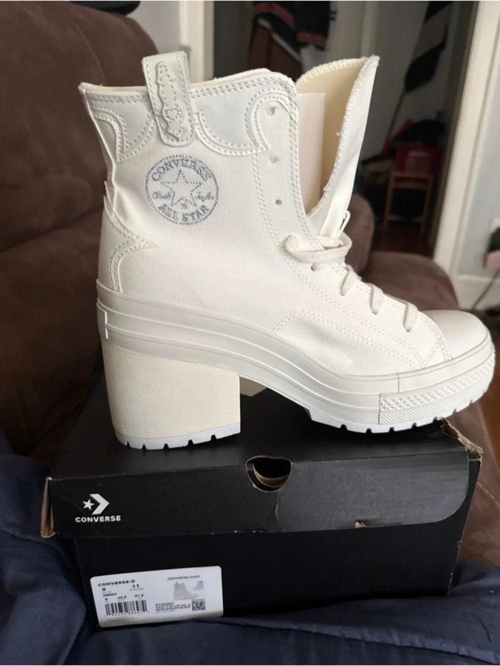 Converse Women's Chunky Platform Lace-Up Boots in Cream - Picture 3 of 5